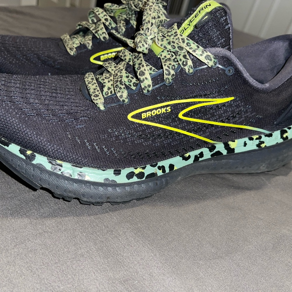 Size 9 brooks